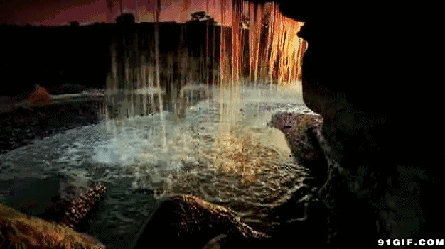 山洞溪水的图片
