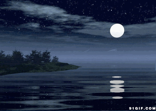 月亮水中倒影图片