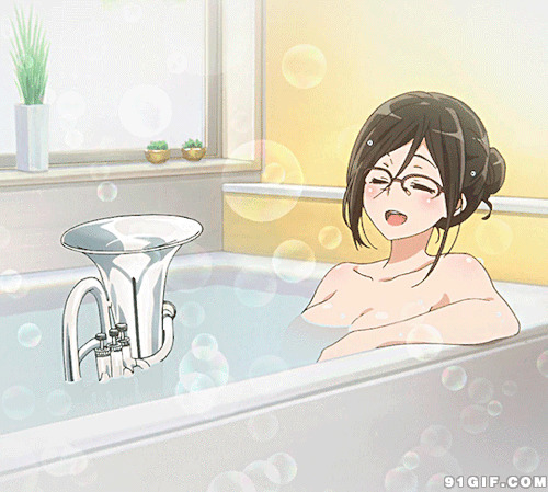 女人浴缸泡澡卡通图片