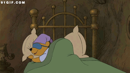 抱着枕头的动漫图片:枕头,睡觉,抱枕头