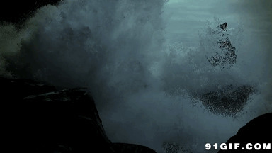 海上冲天巨浪gif图:巨浪