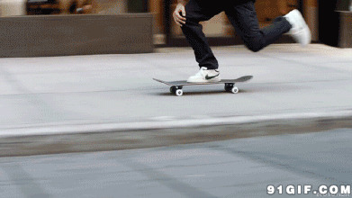 单脚溜滑板动态图片:滑板