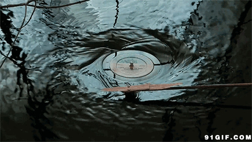 水中漩涡唯美意境图片:漩涡