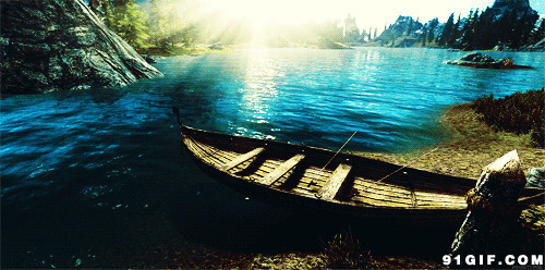 湖畔停靠小舟唯美gif图片
