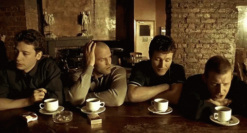 四个无聊男人喝咖啡闪图:无聊