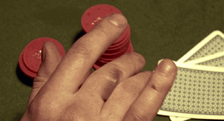 赌桌上耍硬币动态图:硬币
