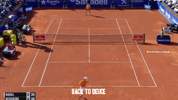 网球比赛进行时动态图:网球
