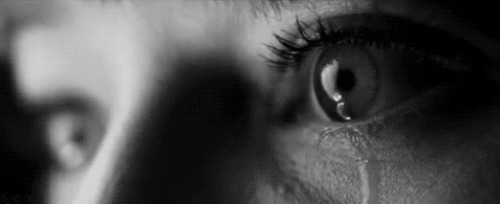 流泪的眼睛动态图:流泪