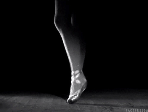 脚尖上舞蹈动态图:脚尖