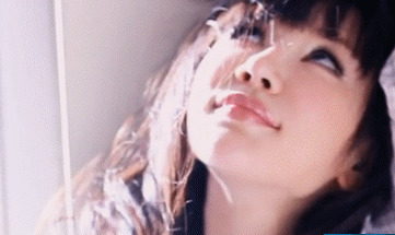 居家少女写真动态图:少女