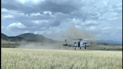 直升机低空飞动态图:直升飞机