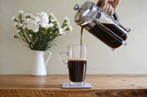 杯子倒咖啡的动态图:咖啡