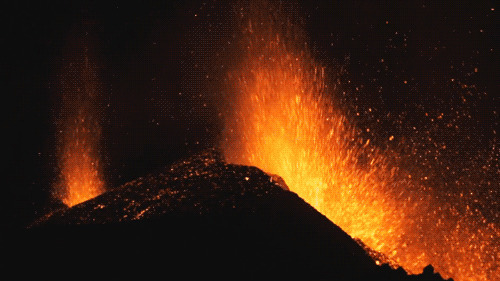 爆发火山动态图:火山