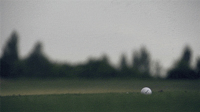 挥杆打高尔夫球gif图:高尔夫球