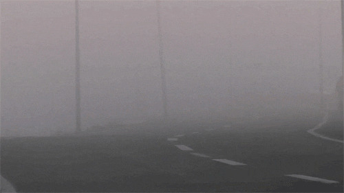 雾霾天气开车动态图:雾霾