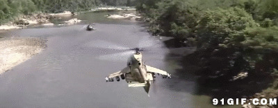 飞机飞越湖泊动态图片:飞机