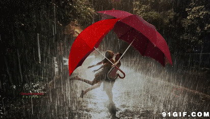 浪漫雨中情侣动态图:红伞