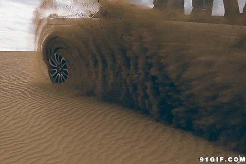 越野车沙漠狂飙动态图:越野车