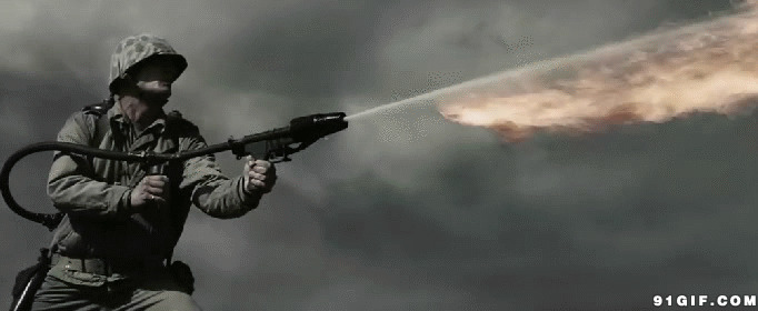 士兵喷射火焰枪gif图片:火焰