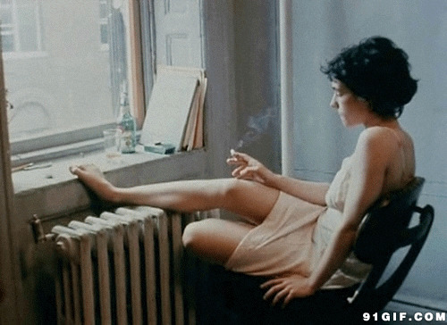 孤单的女孩抽烟gif图片:抽烟