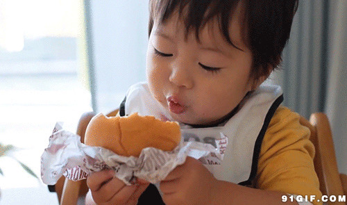 小孩大口吃面包gif图片:吃东西