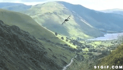 战斗机飞越高山gif图:飞机
