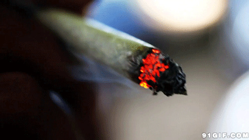 烟头的火苗动态图片:香烟