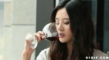 少妇喝红酒gif图片:喝酒