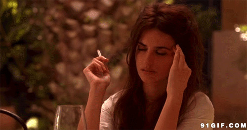 头痛的女人抽烟gif图:抽烟