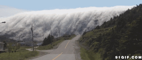 震撼倾泻云瀑景观gif图:云雾