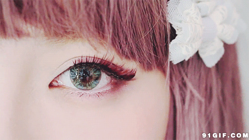 女孩戴美瞳的眼睛闪图
