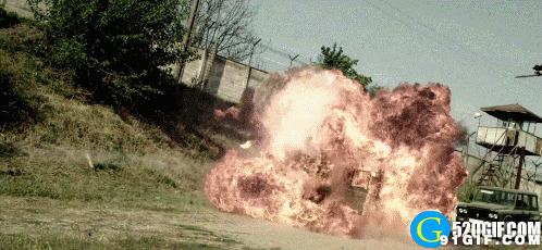炮弹炸毁车辆gif图:爆炸