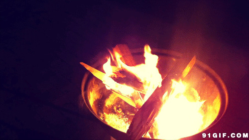 火盆燃烧的木材gif图