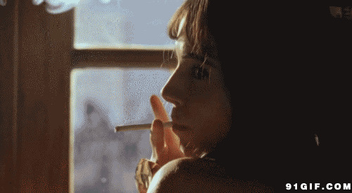 抽烟的少女闪图:抽烟