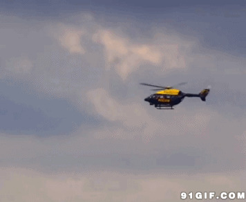 天空飞过直升机闪图:直升机
