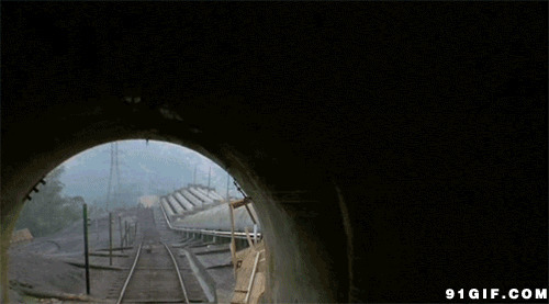 列车通过隧道gif图