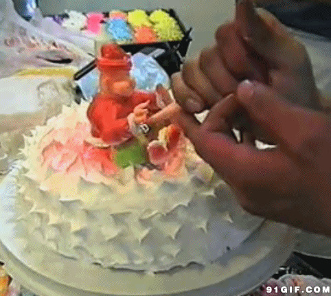 雕刻生日蛋糕gif图:蛋糕