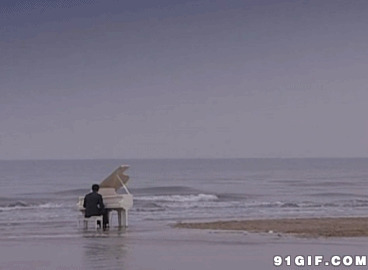 大海边弹钢琴动态图:弹钢琴