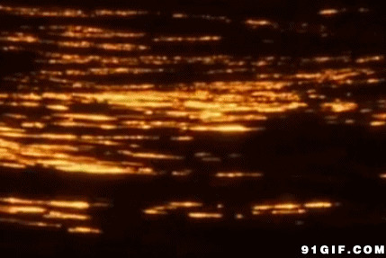 晚霞映红的海面闪图:海水