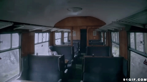 孤寂的车厢动态图片:孤单