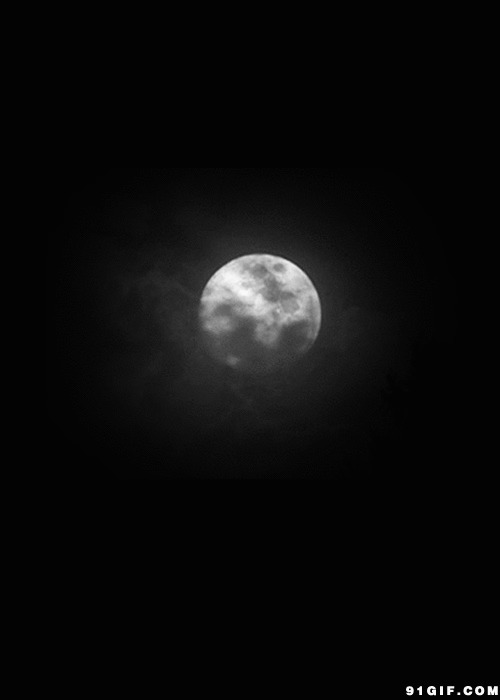 夜空乌云绕月gif图