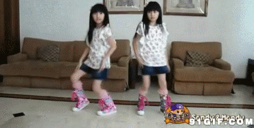 双胞胎小姐妹跳舞闪图:双胞胎