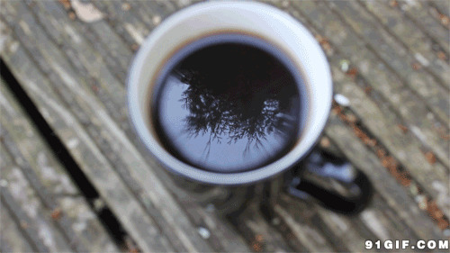 咖啡里树的倒影gif图