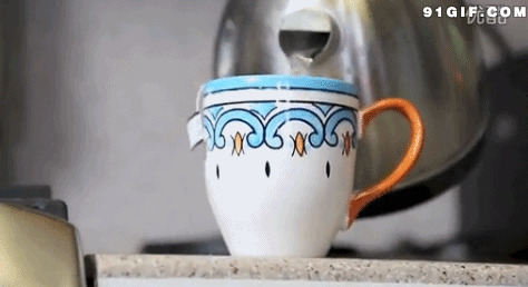 陶瓷杯子冲热茶动态图:倒水