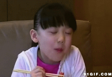 小女孩享受美食gif图:吃饭