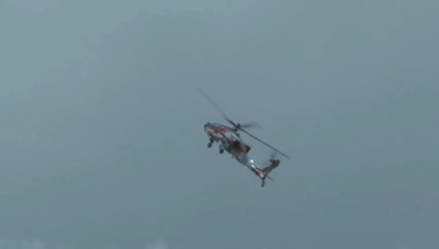直升飞机空中争艳闪图