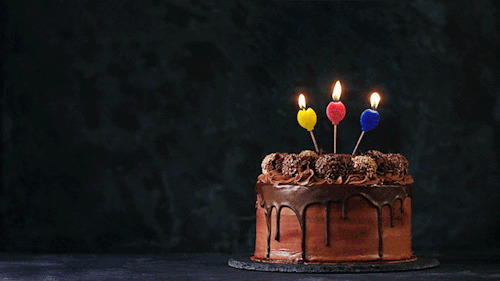 蛋糕彩色小蜡烛闪图:蛋糕