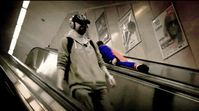 超人上电梯搞笑图片