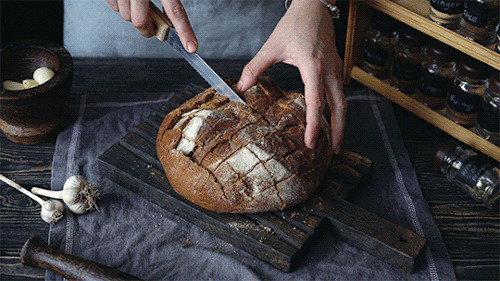 小刀切面包动态图片:面包