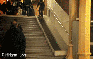 溜滑板进地铁搞笑图片